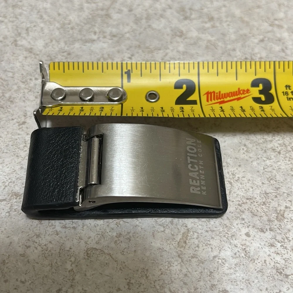 KENNETH COLE REACTION BLACK LEATHER & SILVER TONE LOGO MONEY CLIP
